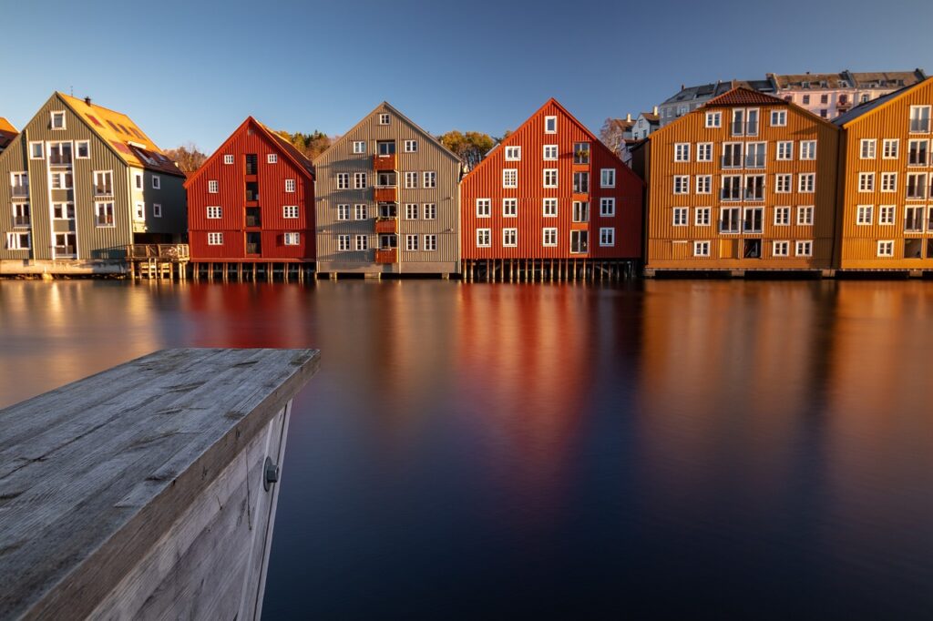 Pueblos costeros de los Fiordos noruegos, con Viajes Gangas