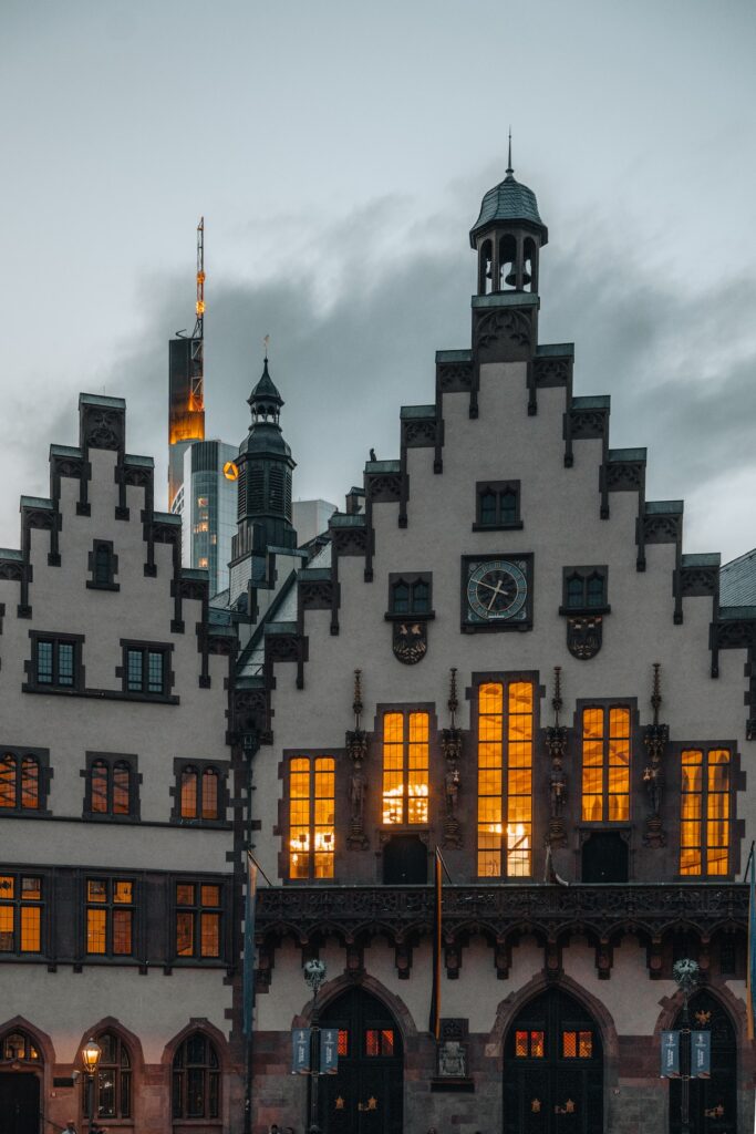 Fachada pintoresca estilo medieval en Frankfurt con Viajes Gangas